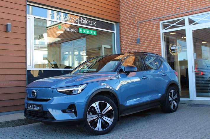 Blå Volvo XC40 fra 2023