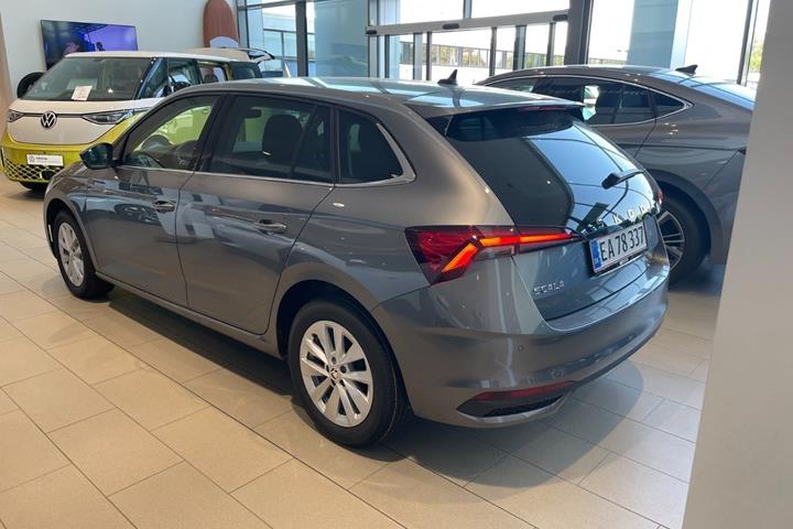 Grå Skoda Scala fra 2024