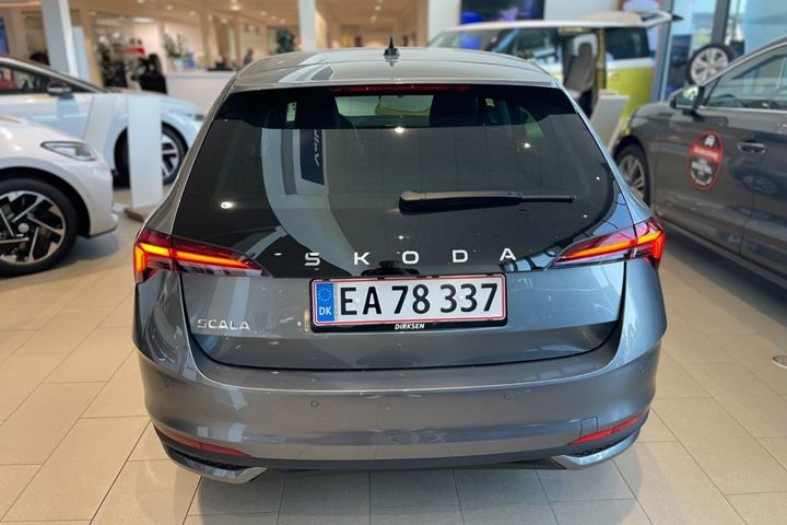 Grå Skoda Scala fra 2024