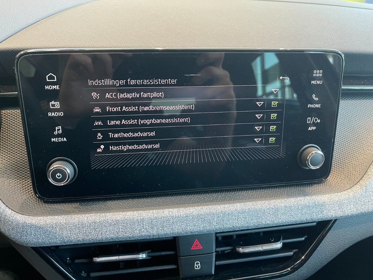 Grå Skoda Scala fra 2024