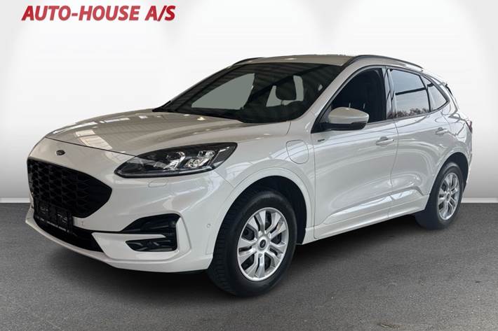 Hvid Ford Kuga fra 2022 set udefra