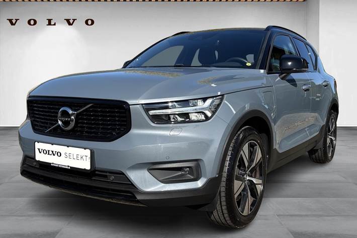 Grå Volvo XC40 fra 2022