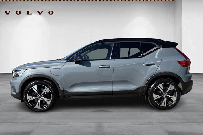 Grå Volvo XC40 fra 2022