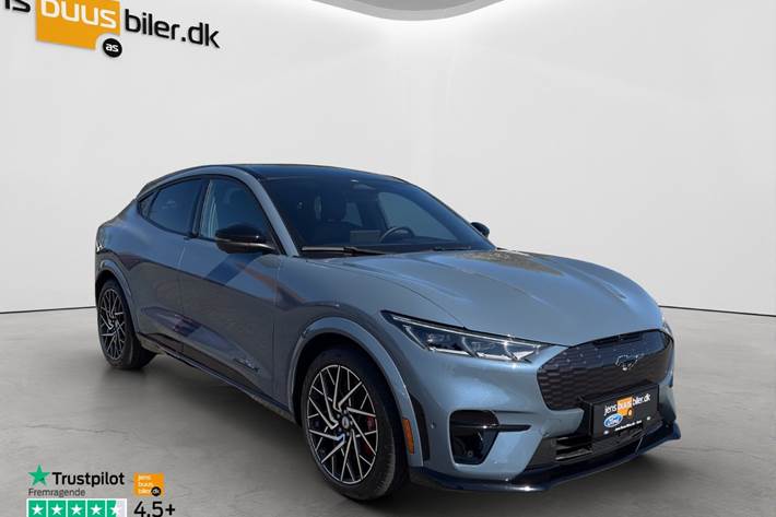 Blå Ford Mustang Mach-E fra 2024
