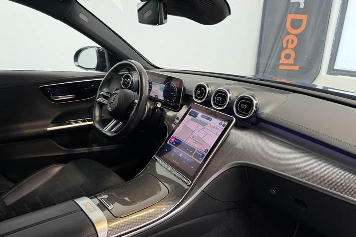 Blå Mercedes C300 e fra 2023