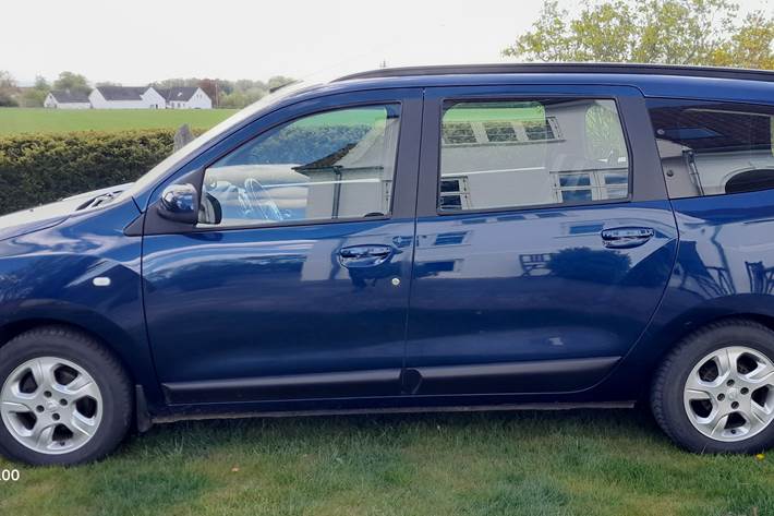 Blå Dacia Lodgy fra 2016