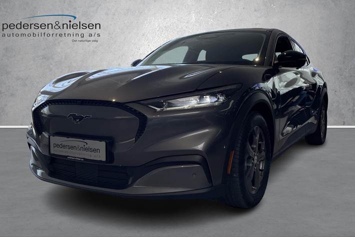 Grå Ford Mustang Mach-E fra 2023 set udefra