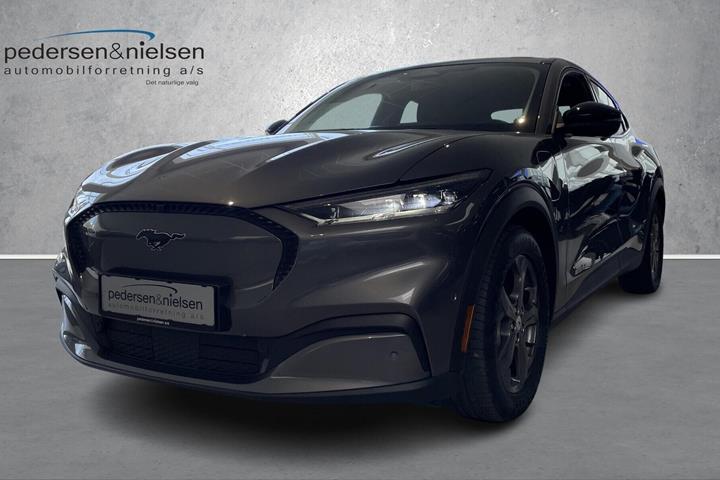 Grå Ford Mustang Mach-E fra 2023 set udefra