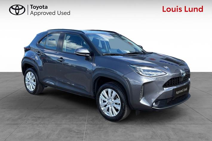 Grå Toyota Yaris Cross fra 2023