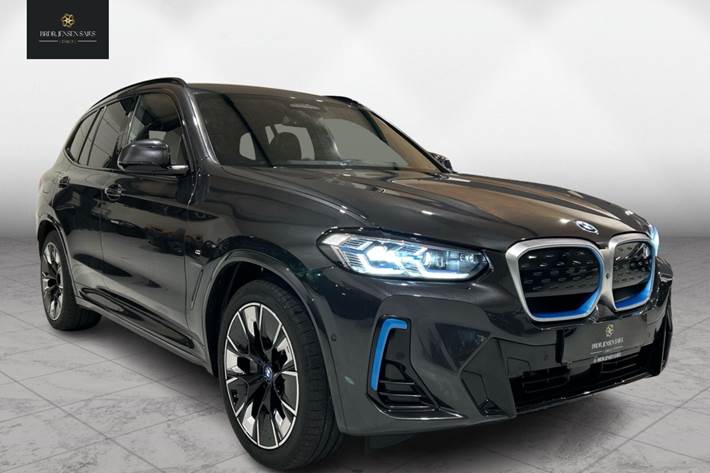 Sort BMW iX3 fra 2022 set udefra