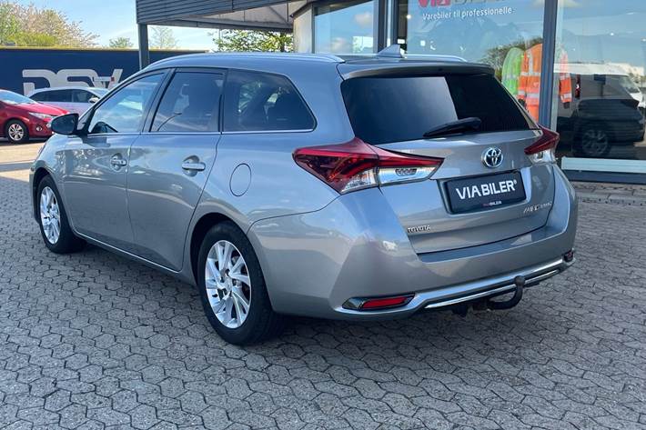 Grå Toyota Auris fra 2016