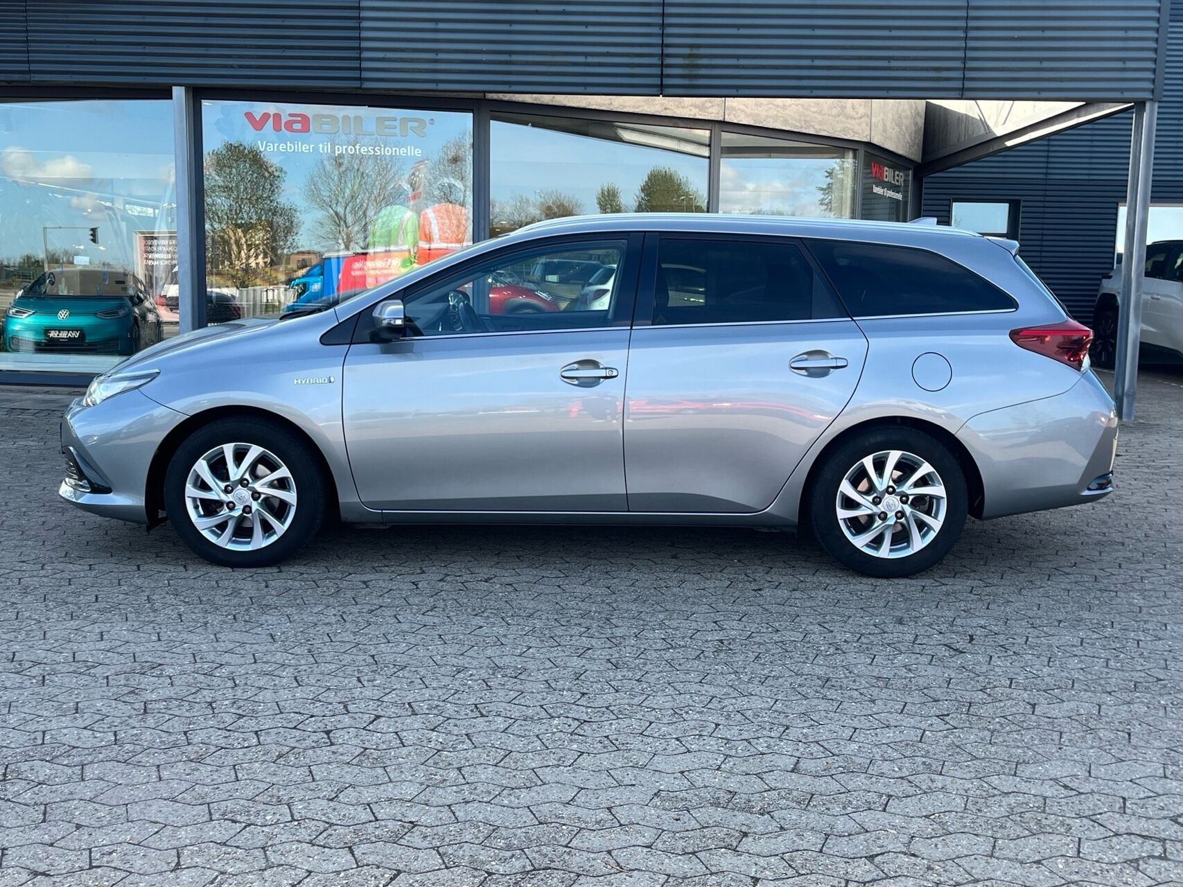 Grå Toyota Auris fra 2016