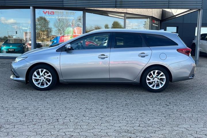 Grå Toyota Auris fra 2016