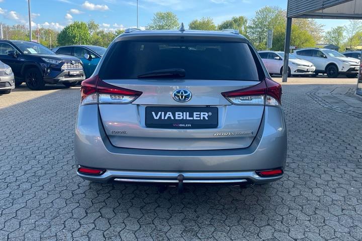 Grå Toyota Auris fra 2016