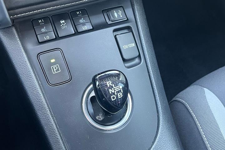 Grå Toyota Auris fra 2016