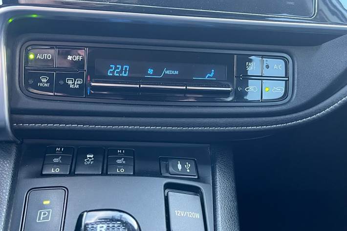 Grå Toyota Auris fra 2016