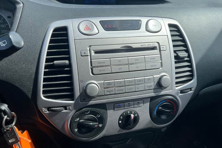 Grøn Hyundai i20 fra 2012