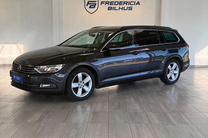 Grå VW Passat fra 2018 set udefra