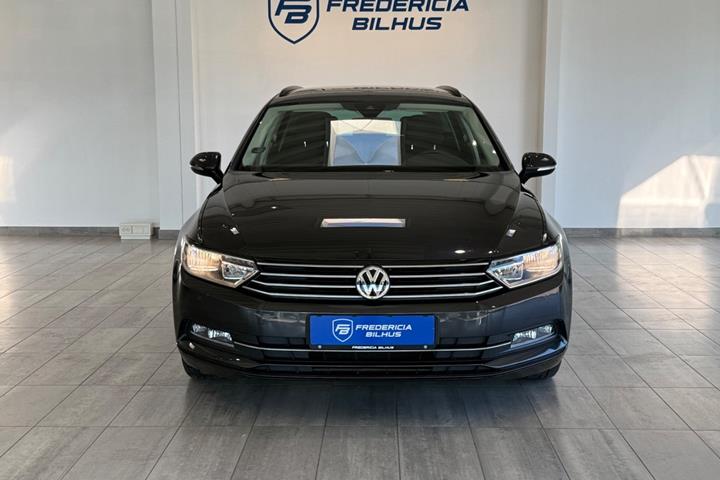 Grå VW Passat fra 2018