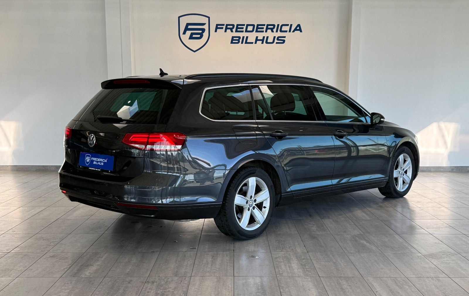 Grå VW Passat fra 2018