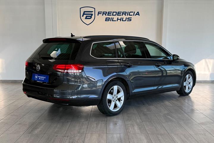 Grå VW Passat fra 2018