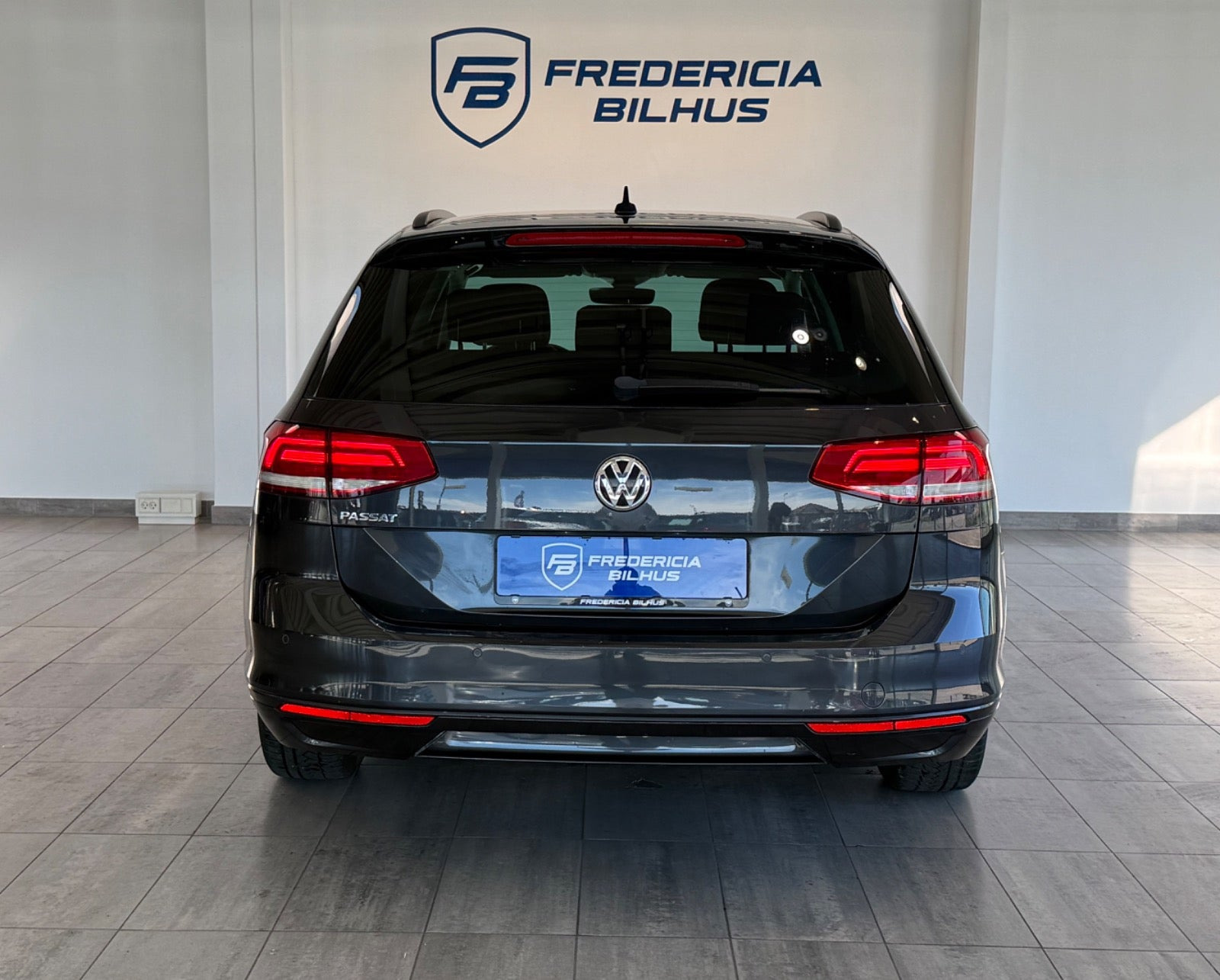 Grå VW Passat fra 2018