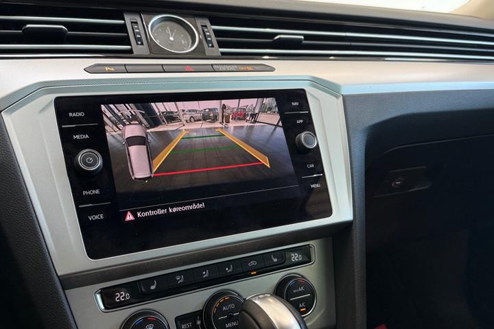 Grå VW Passat fra 2018