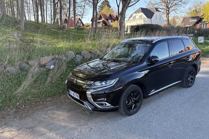 Sort Mitsubishi Outlander fra 2020