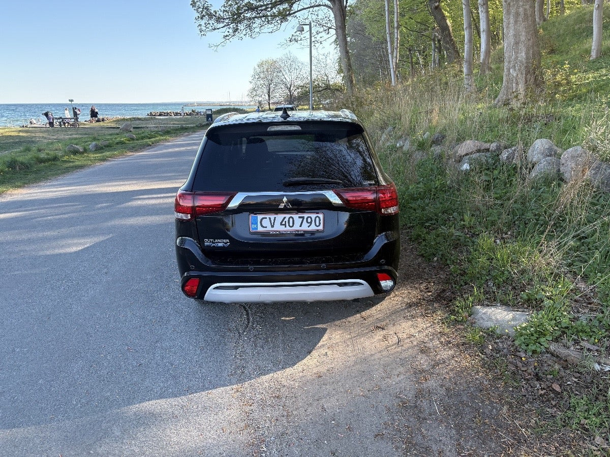 Sort Mitsubishi Outlander fra 2020