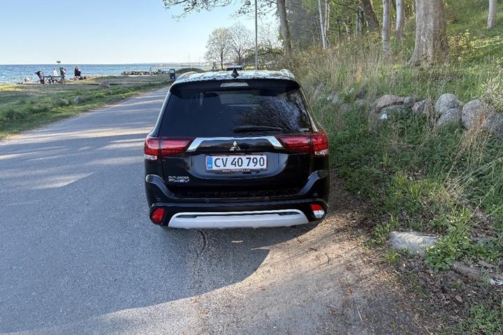 Sort Mitsubishi Outlander fra 2020