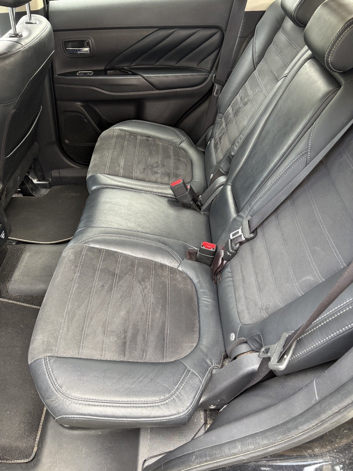 Sort Mitsubishi Outlander fra 2020