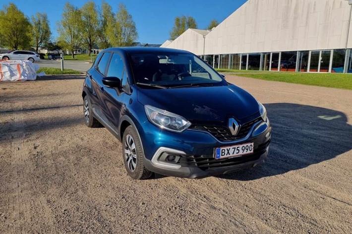 Blå Renault Captur fra 2018 set udefra