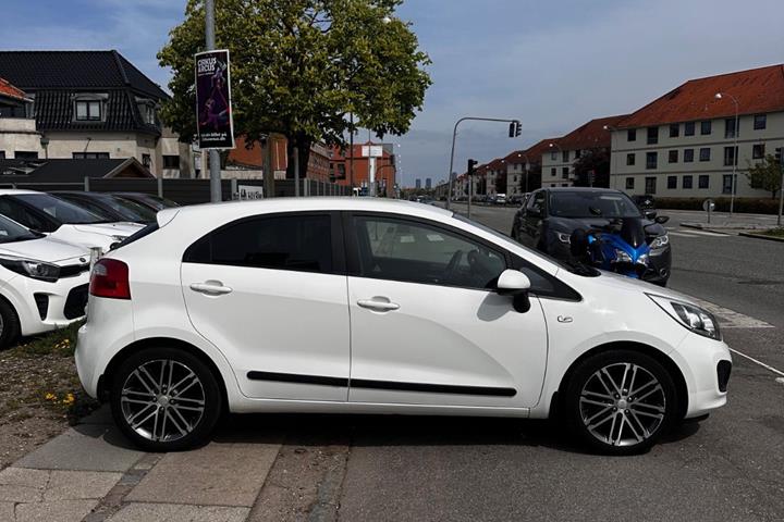 Hvid Kia Rio fra 2014