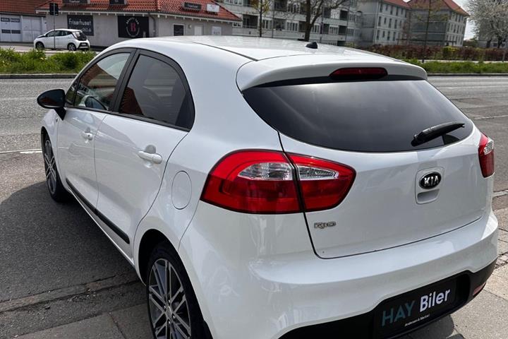 Hvid Kia Rio fra 2014