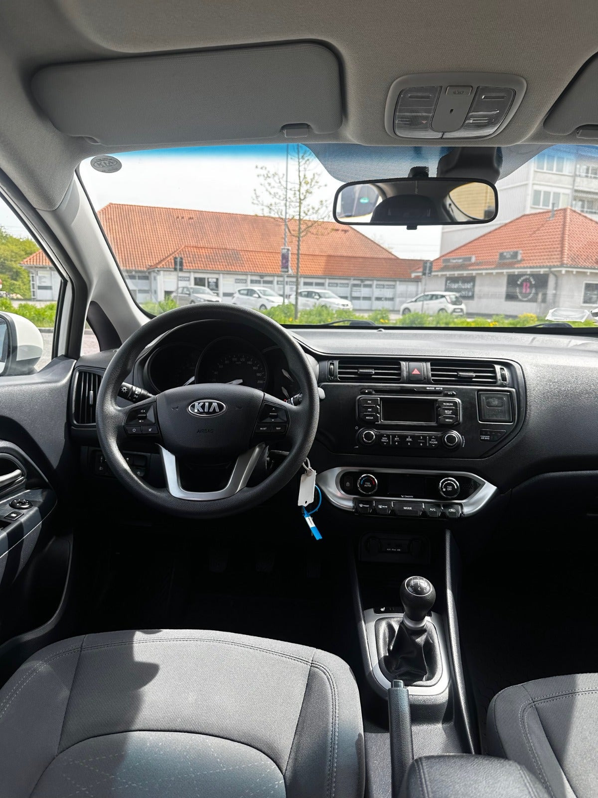 Hvid Kia Rio fra 2014