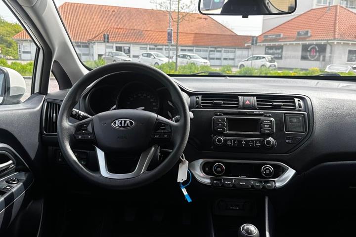 Hvid Kia Rio fra 2014
