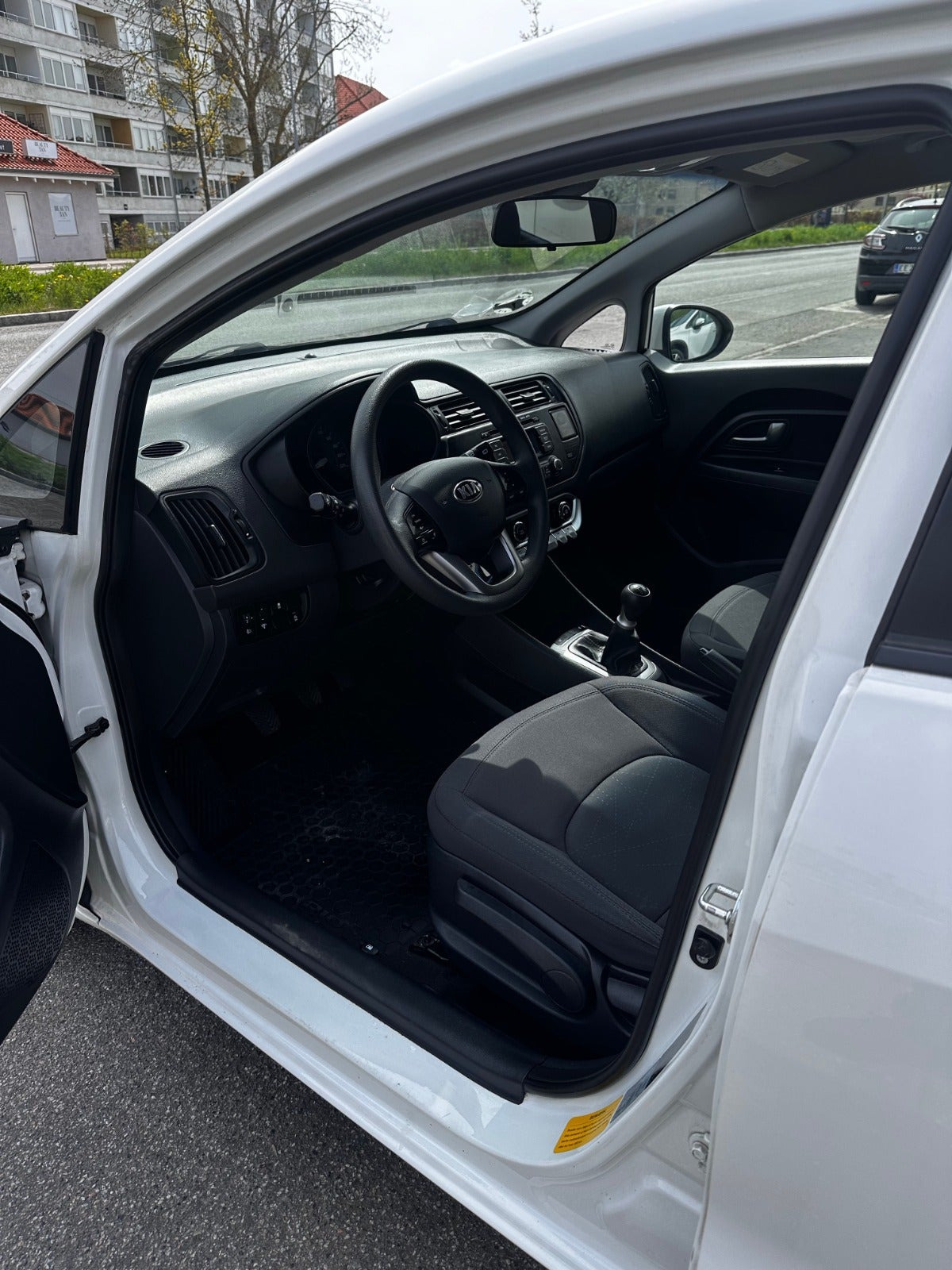Hvid Kia Rio fra 2014