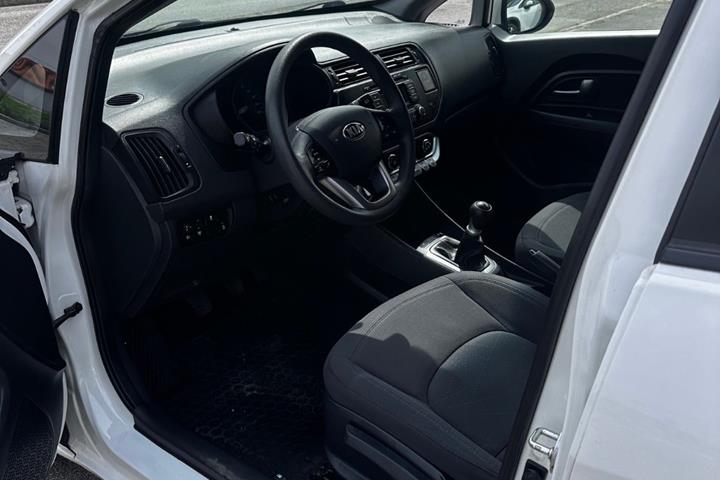 Hvid Kia Rio fra 2014