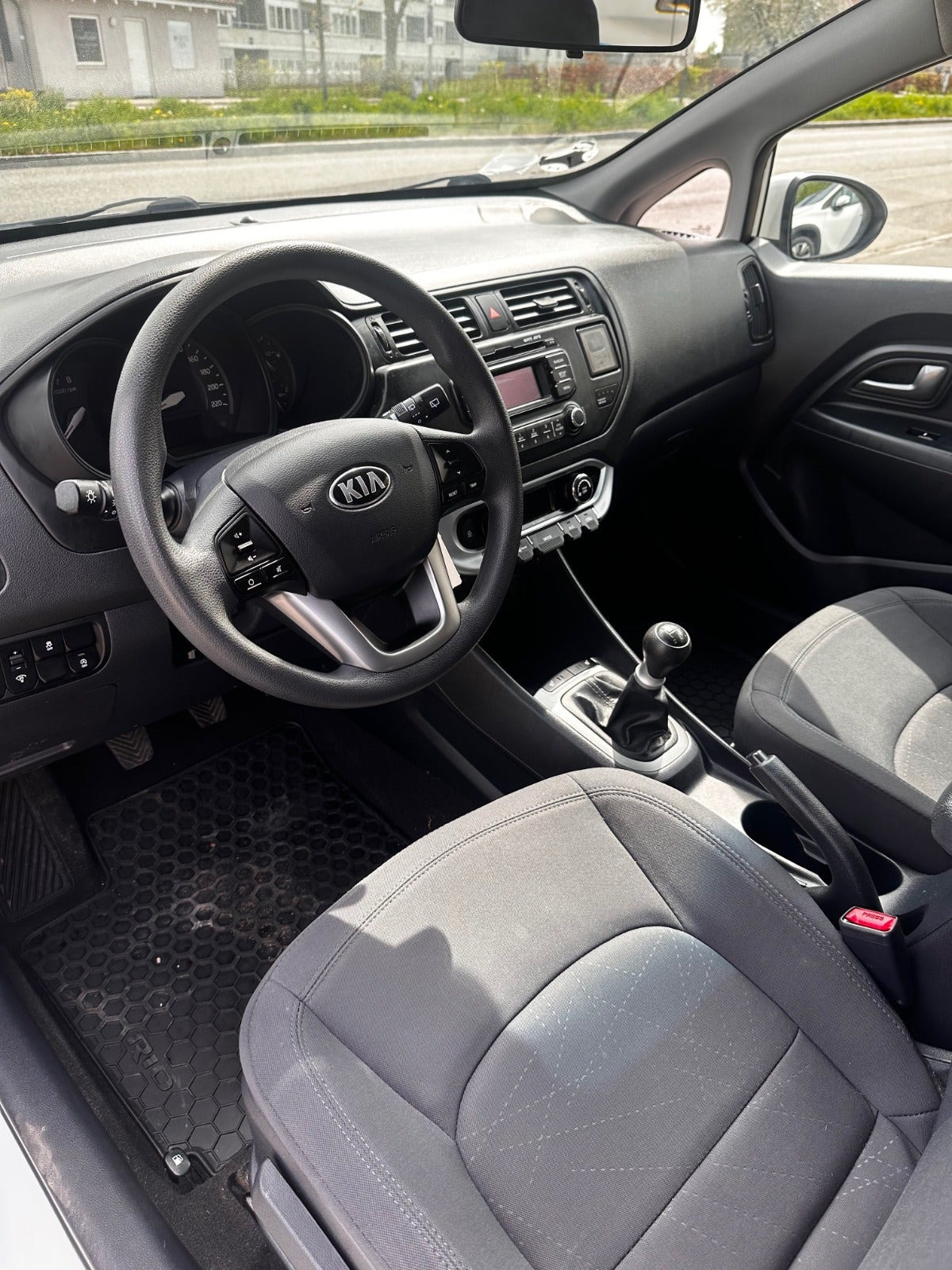 Hvid Kia Rio fra 2014