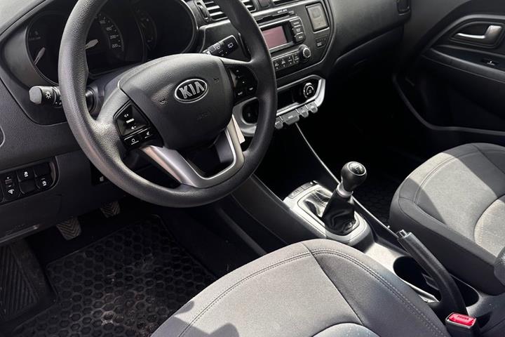 Hvid Kia Rio fra 2014