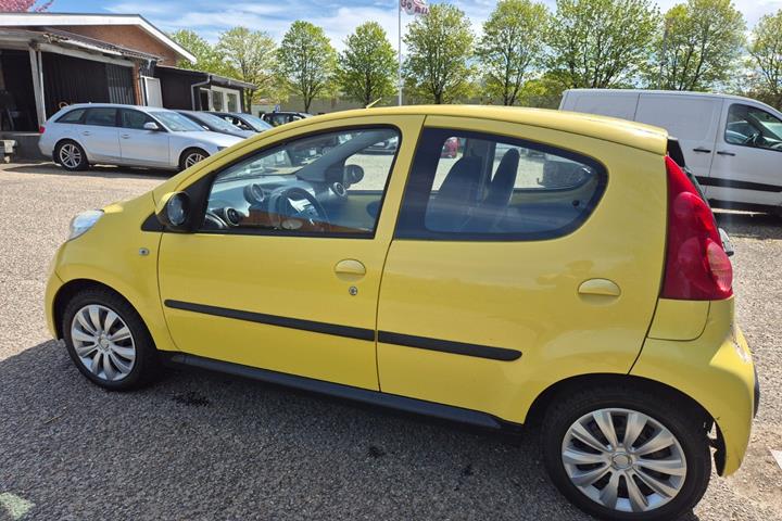 Grøn Peugeot 107 fra 2008