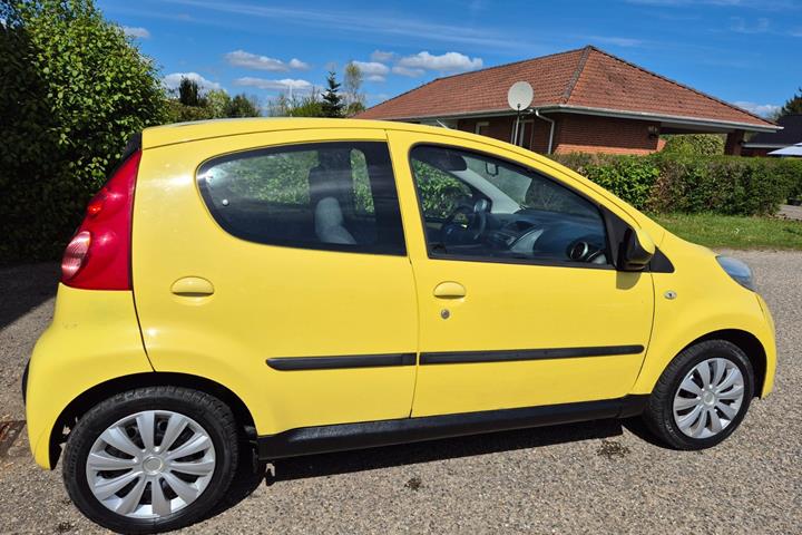 Grøn Peugeot 107 fra 2008