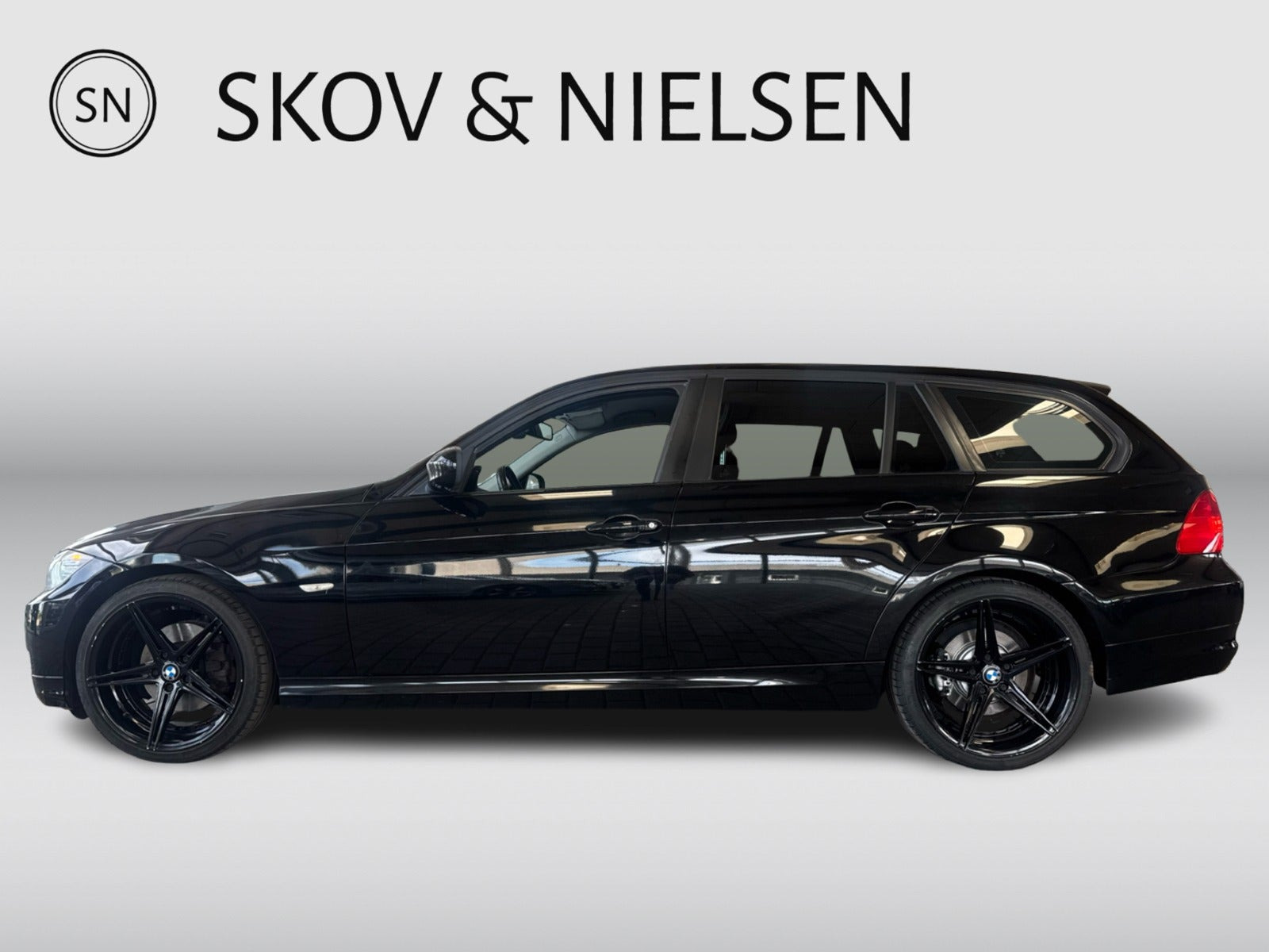 Sort BMW 318d fra 2009