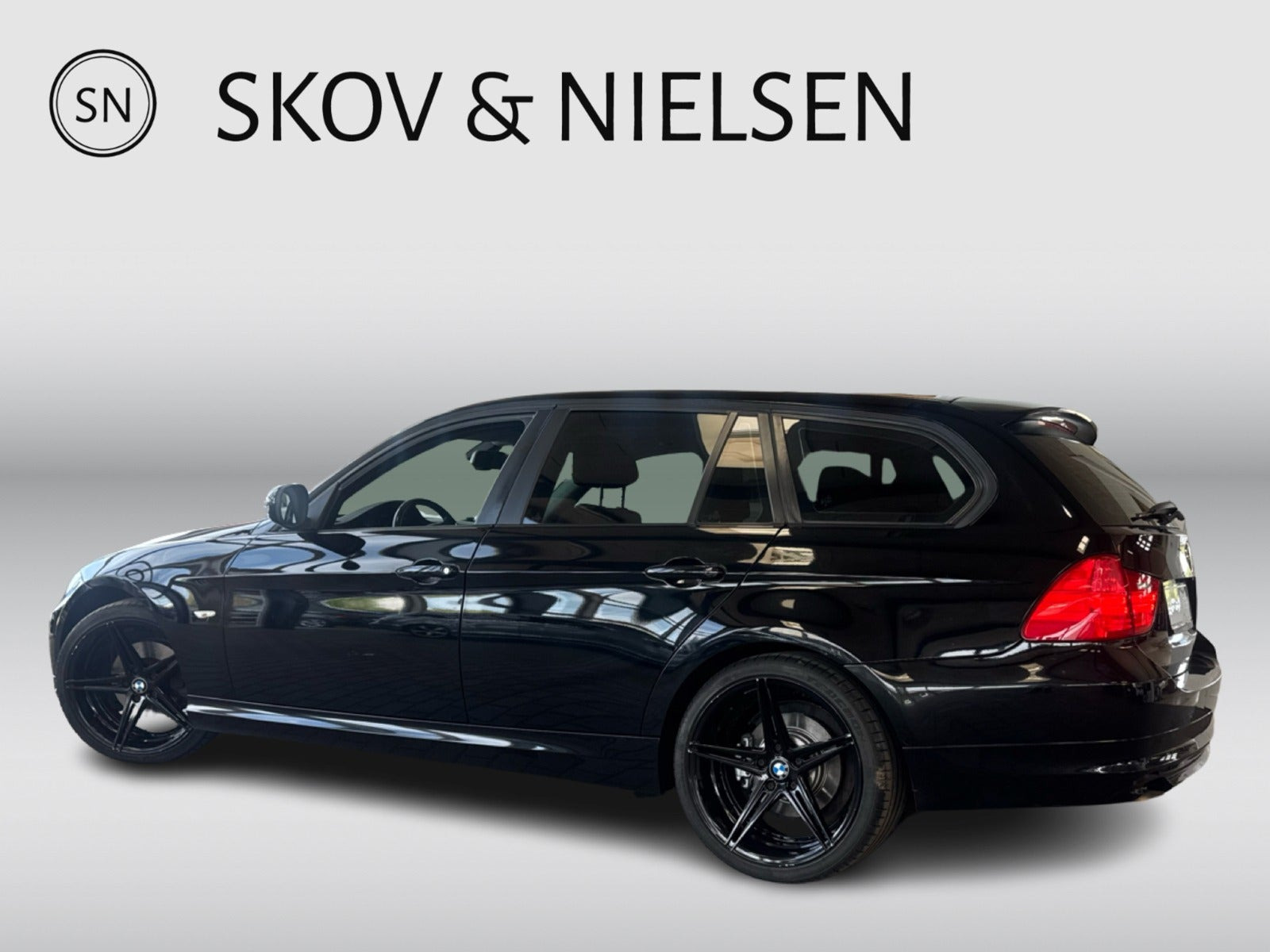 Sort BMW 318d fra 2009