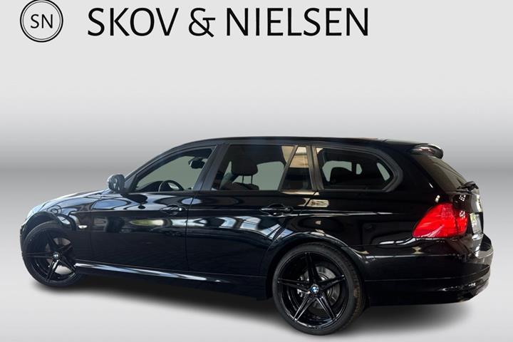 Sort BMW 318d fra 2009
