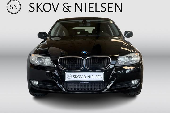 Sort BMW 318d fra 2009