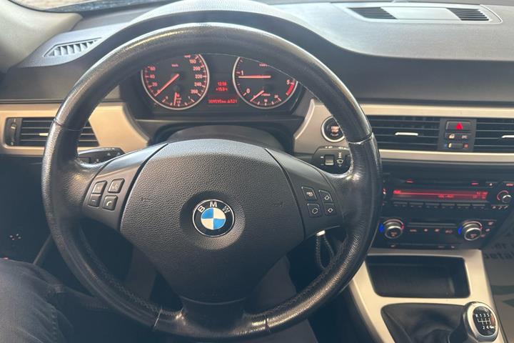 Sort BMW 318d fra 2009