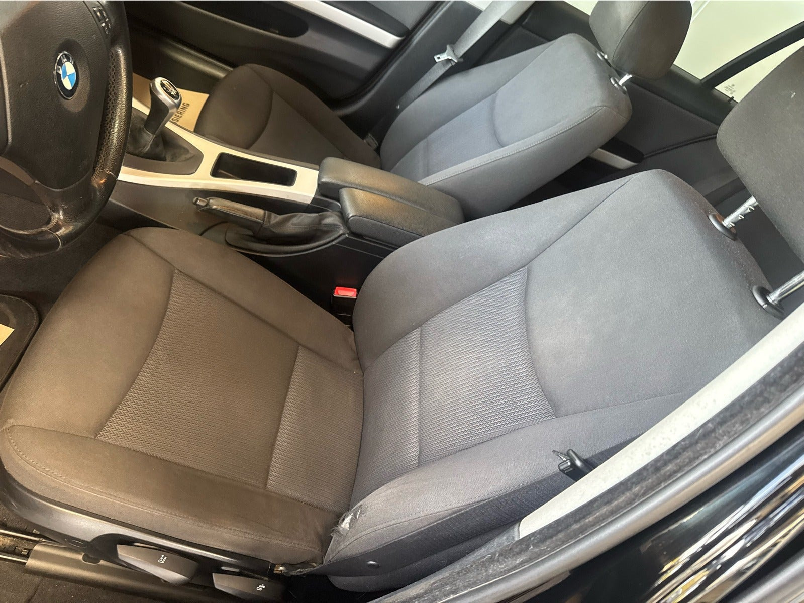 Sort BMW 318d fra 2009