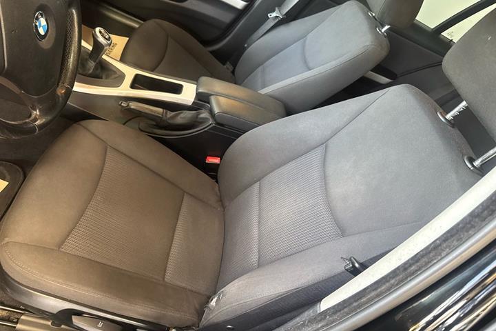 Sort BMW 318d fra 2009