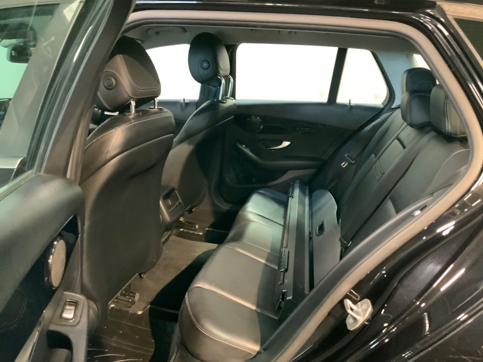 Sort Mercedes C200 fra 2017